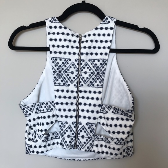 NWOT A&F Patterned Cropped Shell - Picture 2 of 6